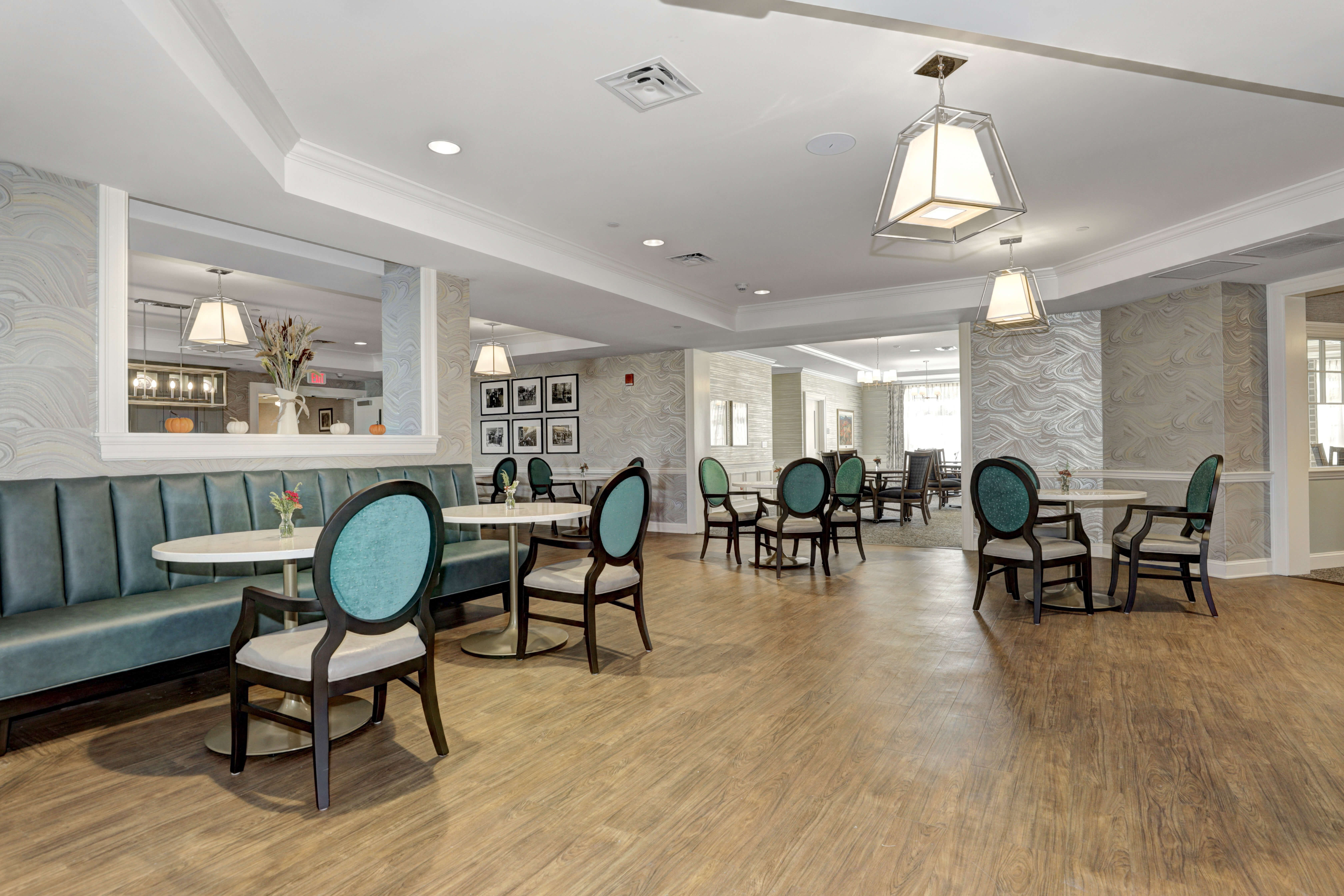 Dining Room | Sunrise of Franklin Lakes