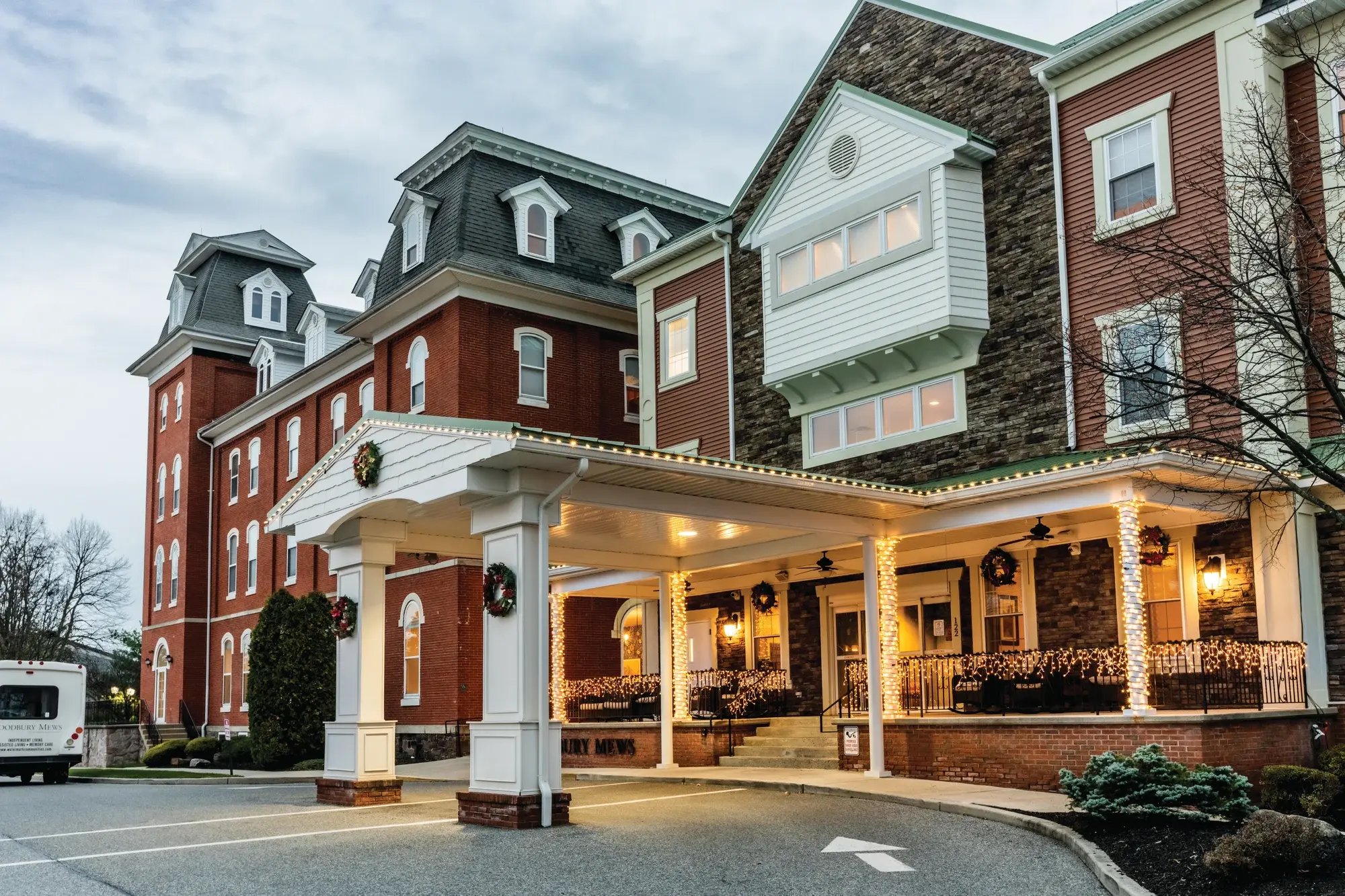 The outside of Woodbury Mews Senior Living in Woodbury