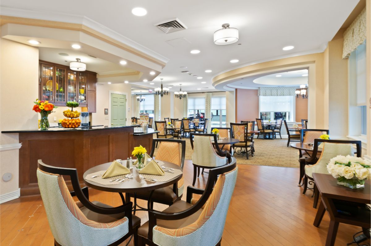 Sunrise of Lincoln Park | Dining