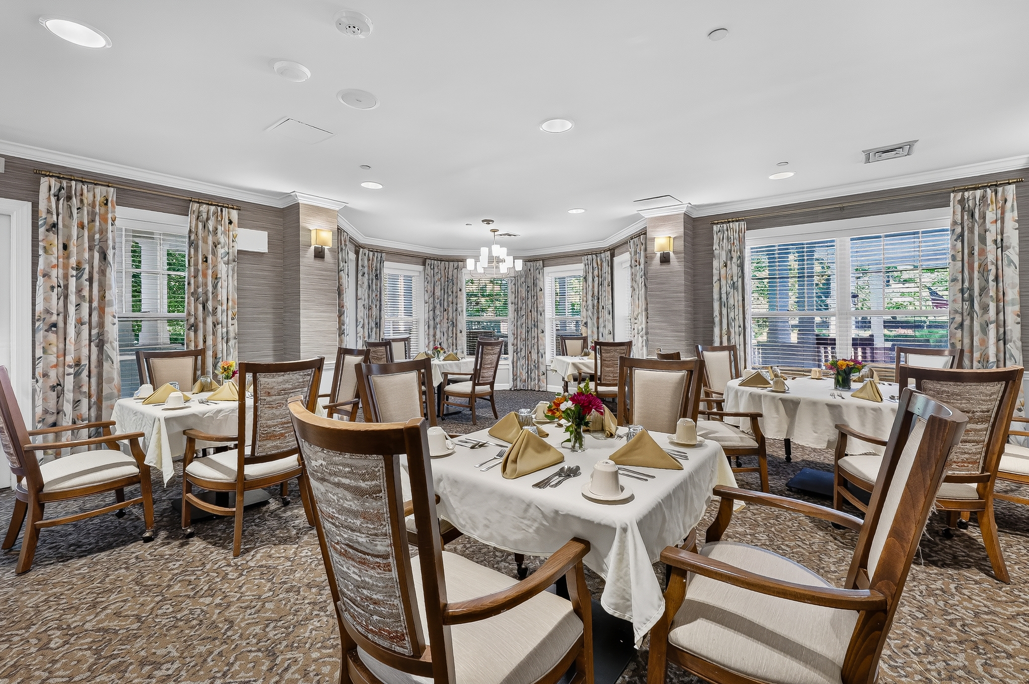 Sunrise of Wayne I Dining